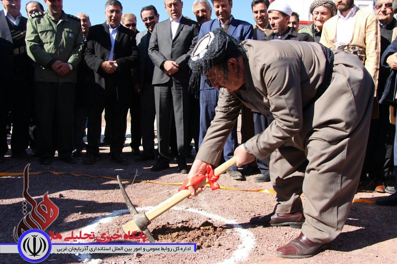 کلنگ زنی جایگاه سوخت گاز CNG در مهاباد