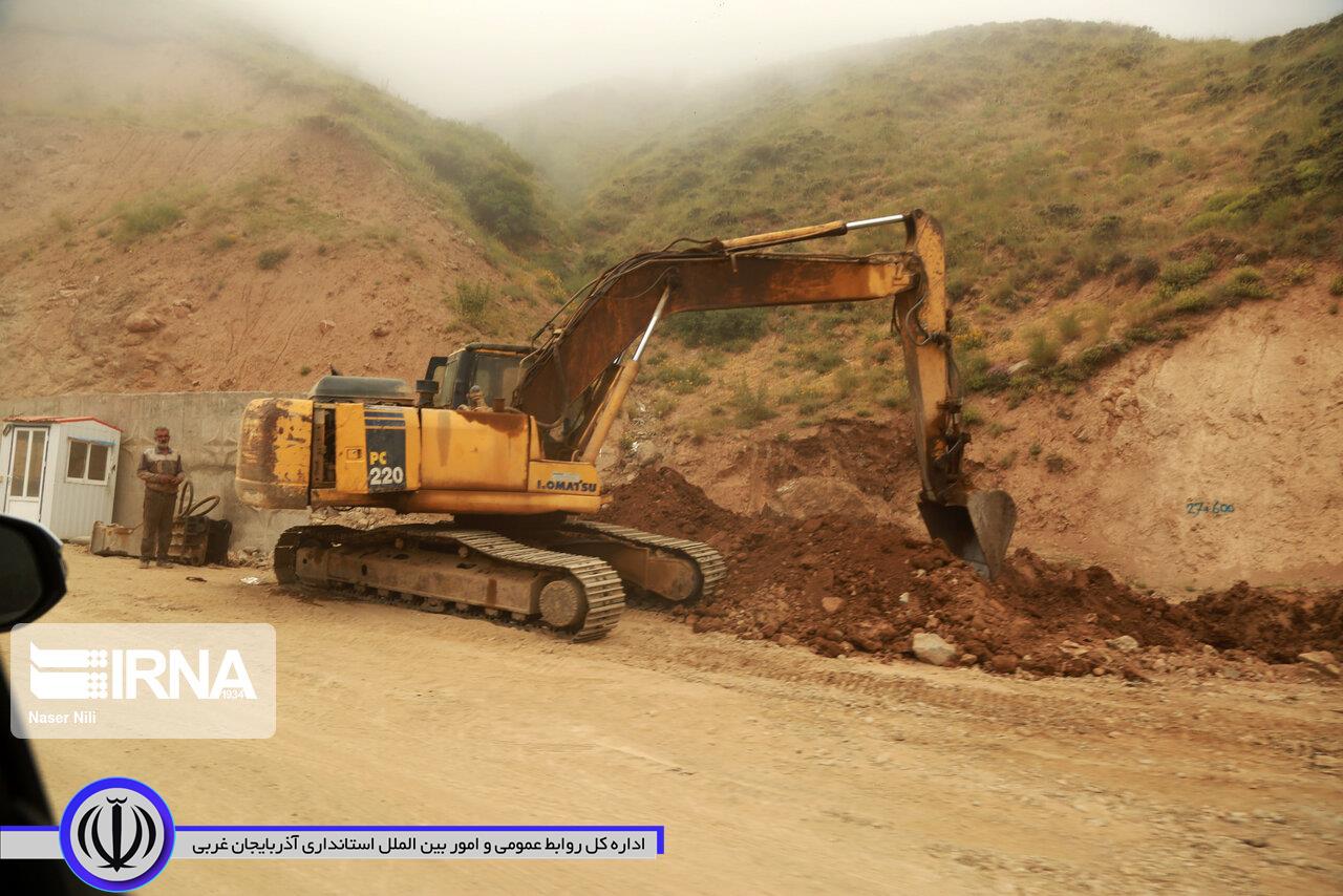 تعریض محور مهاباد - سردشت آغاز شد