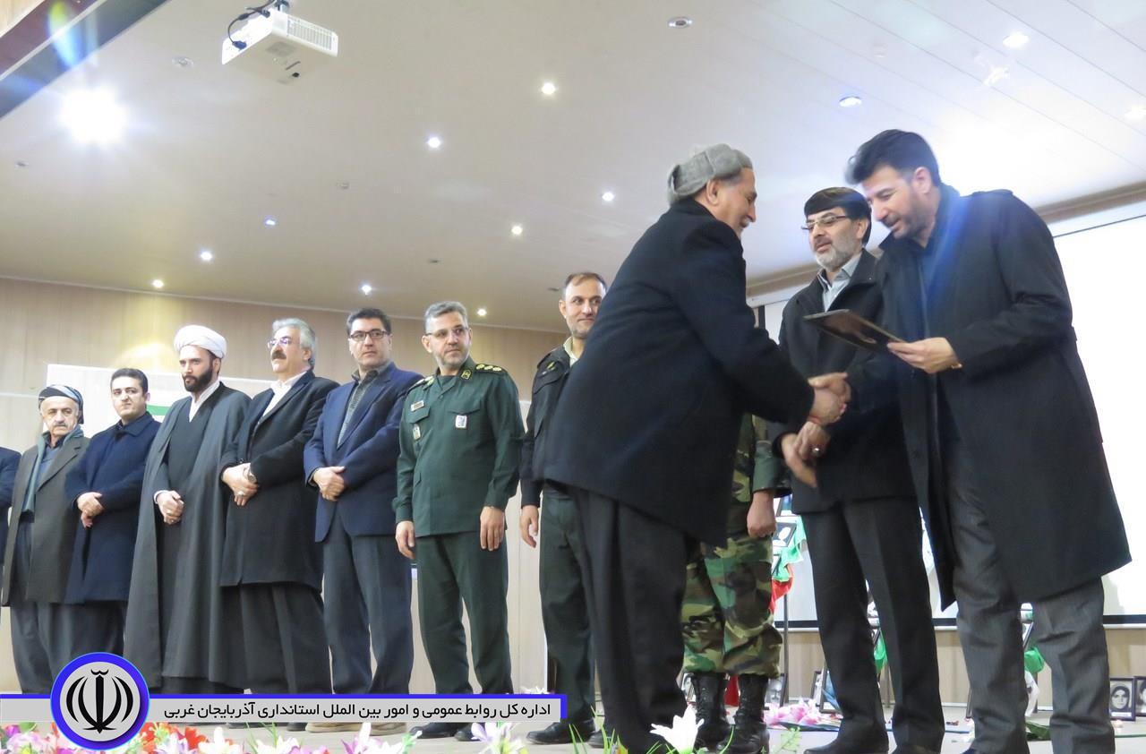 برگزاری جشنواره لاله های روشن در مهاباد