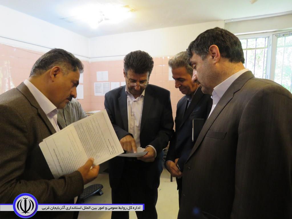بازدید معاون استاندار و فرماندار ویژه شهرستان مهاباد از شبکه بهداشت ودرمان مهاباد