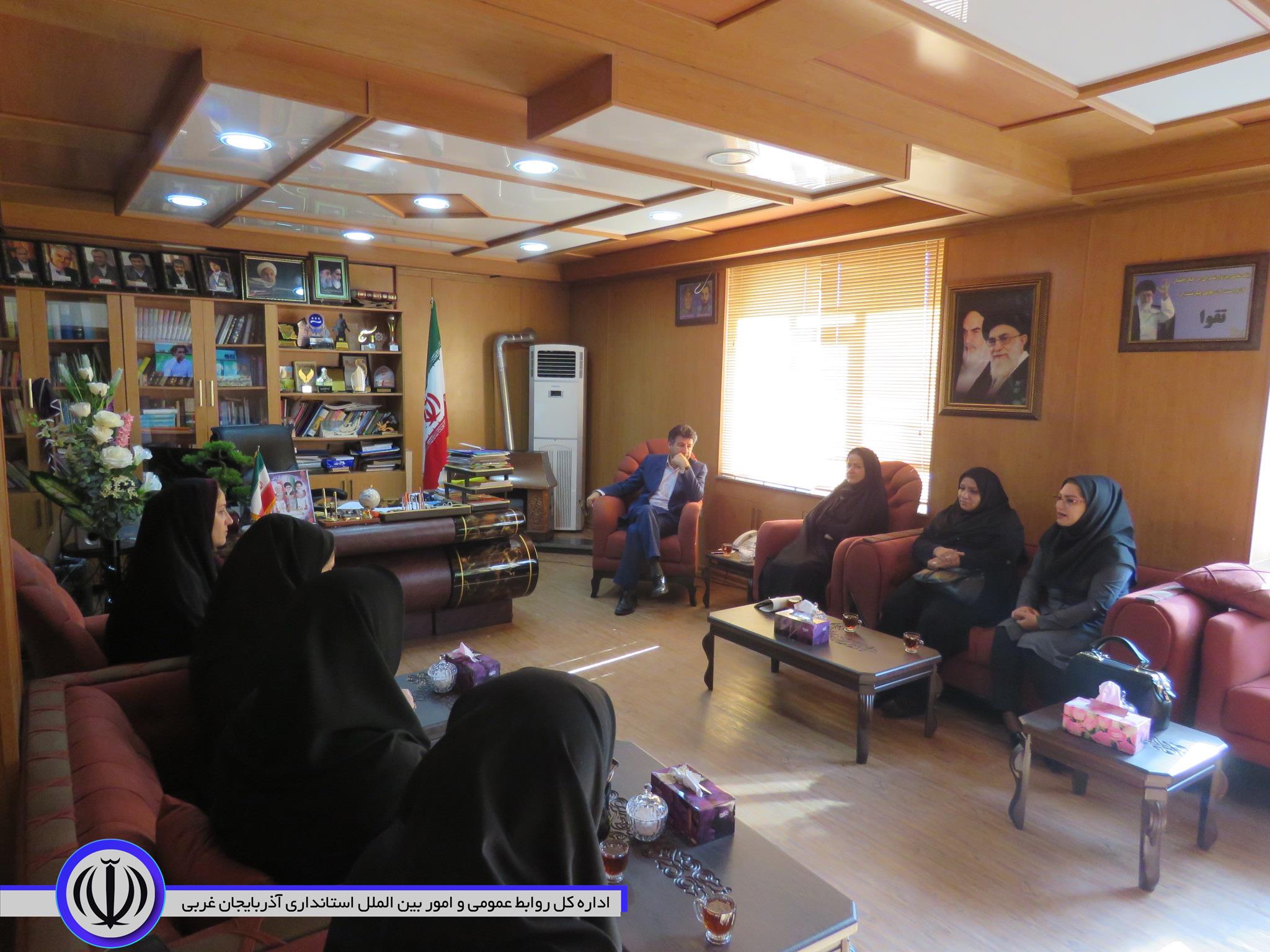 دیدار اعضای مجمع مشورتی زنان شهرستان مهاباد به معاون استاندار وفرماندارویژه شهرستان مهاباد