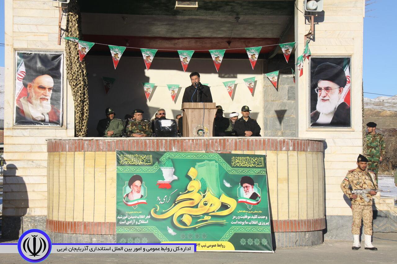 فرماندار مهاباد: همراهی ارتش با مردم، از ارکان پیروزی انقلاب اسلامی بود