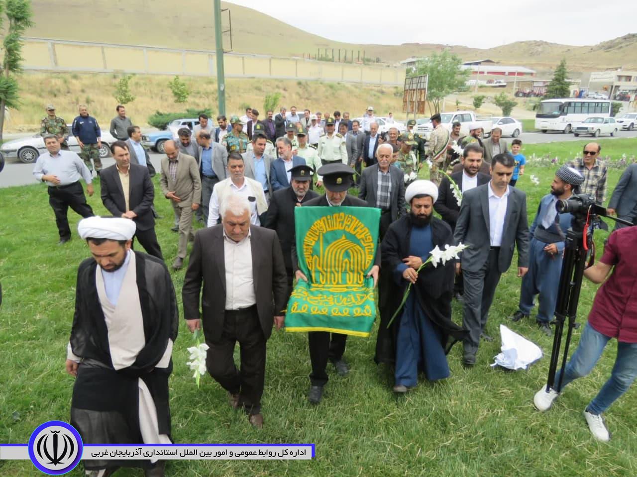 خادمان آستان قدس رضوی مورد استقبال مهابادها قرار گرفتند