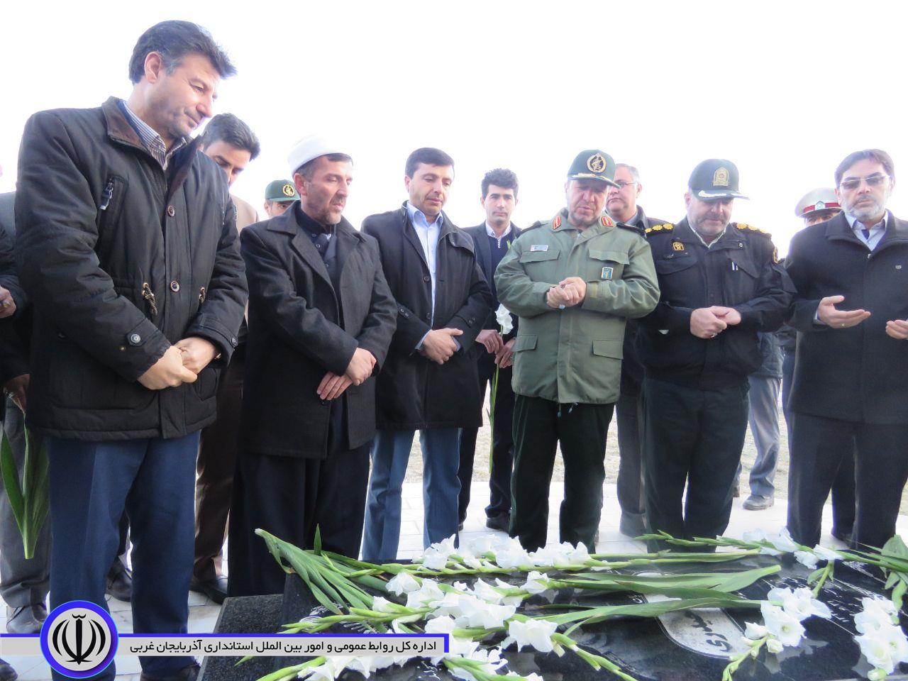 ادای احترام فرمانده سپاه استان به مقام شامخ شهید سرلشکر خلبان خالد حیدری