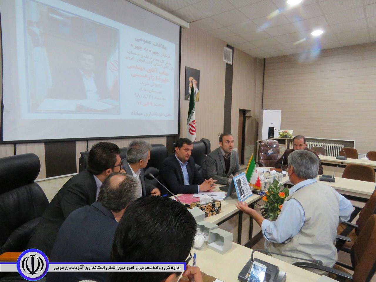 با حضور مسئولان استانی؛ برپایی میزخدمت برای دومین روز متوالی درمهاباد