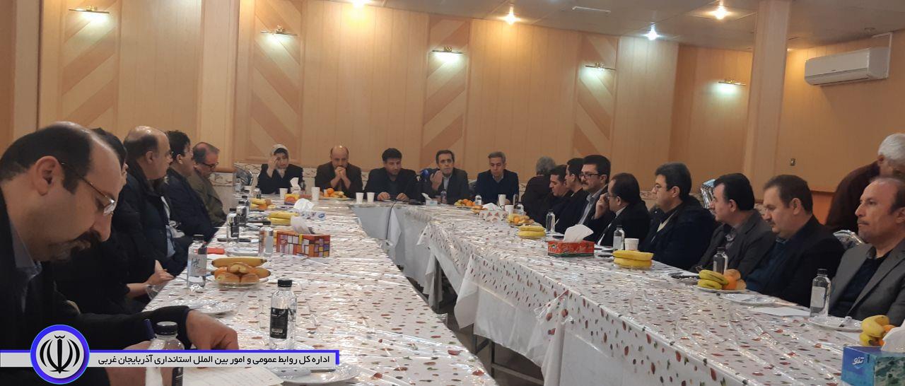 دکتر صدیقی، رییس سازمان نظام پزشکی مهاباد:  🔹در ارتباط‌ با موضوع بیماری کرونا، جلب اعتماد مردم بسیار مهم است و باید با مردم روراست باشیم.