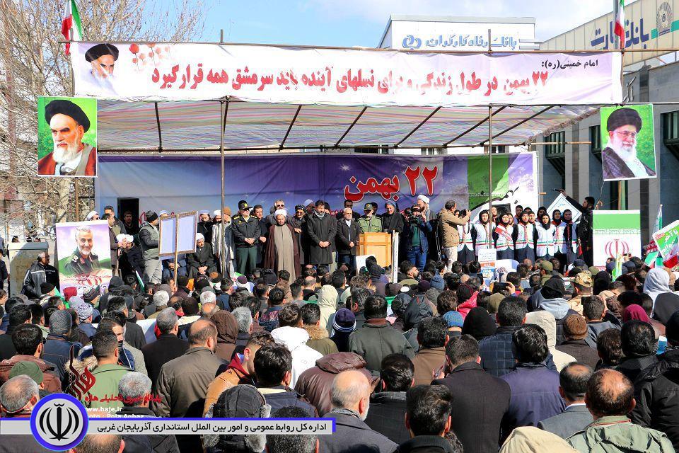 امام جمعه مهاباد:  وفاداری ملت ایران به آرمان‌های والای انقلاب همچنان پابرجاست