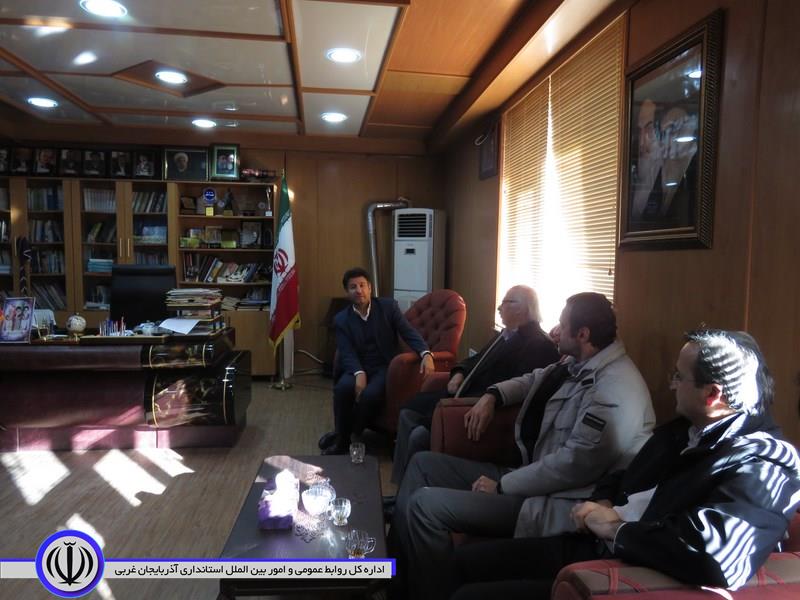 دیدار جمعی از هنرمندان با معاون استاندار و فرماندار ویژه شهرستان مهاباد