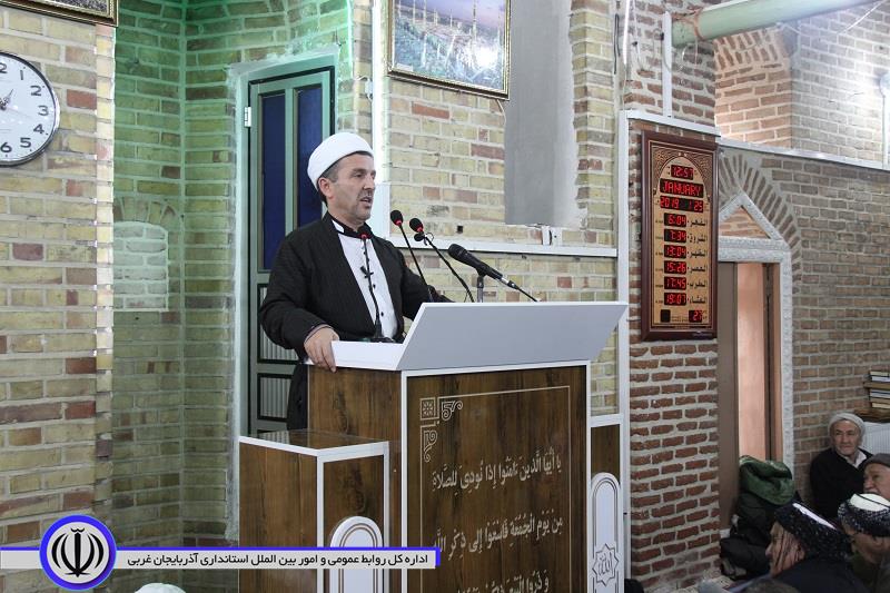 امام جمعه مهاباد:حضور مردم در راهپیمایی 22 بهمن قابل تحسین بود