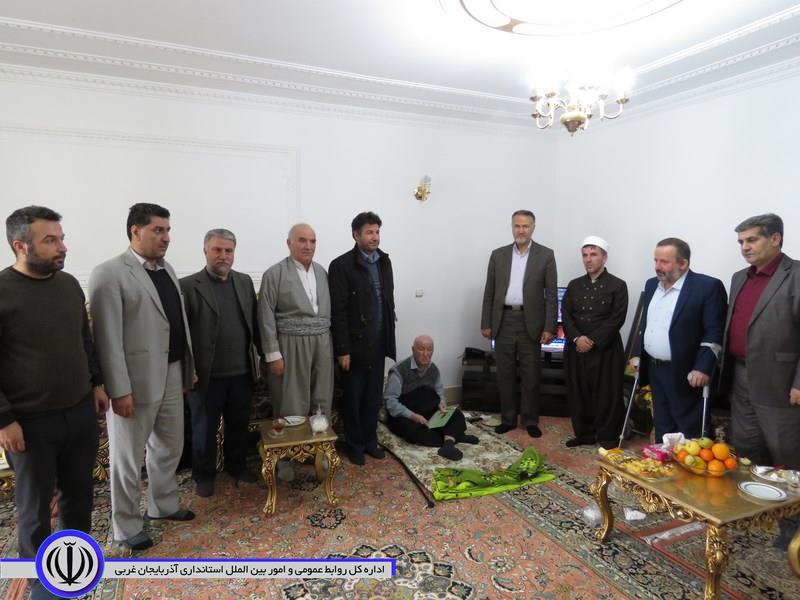دیدار مدیر کل بنیاد شهید استان آذربایجان غربی با  2 خانواده شهید و جانباز شهرستان مهاباد