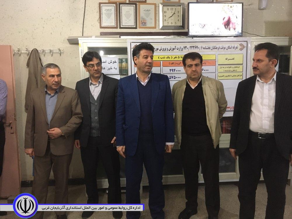 حضور وبازدید فرماندار مهاباد در ستاد اسکان فرهنگیان شهرستان