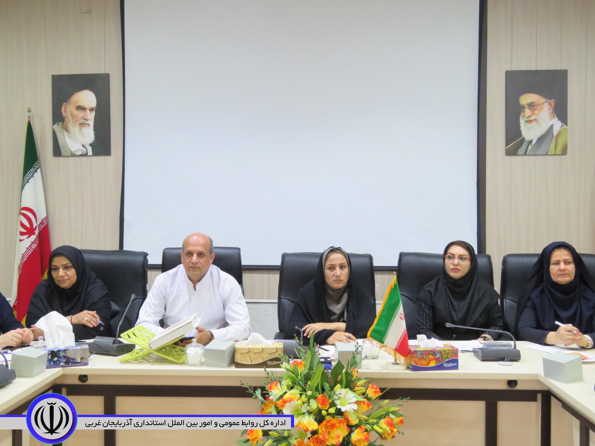 گرامیداشت هفته ازدواج؛  برگزاری کارگاه آموزشی تحکیم بنیان خانواده و فرزند پروری درمهاباد