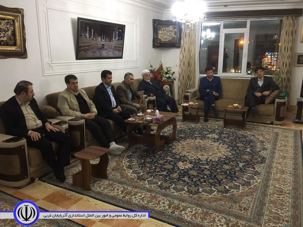دیدار فرماندار مهاباد وجمعی از مسولین با حاج ماموستا سهرابی امام جمعه سابق مهاباد