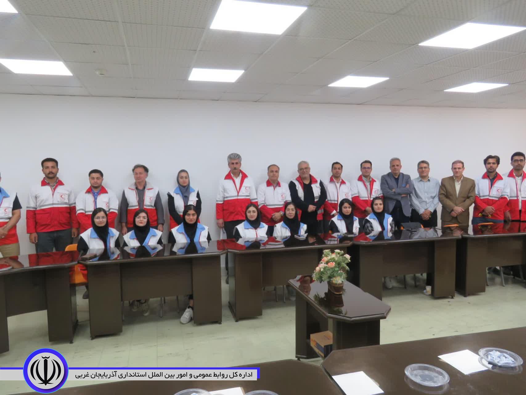 دیدار فرماندار ویژه مهاباد با کارکنان جمعیت هلال احمر شهرستان به مناسبت هفته هلال احمر