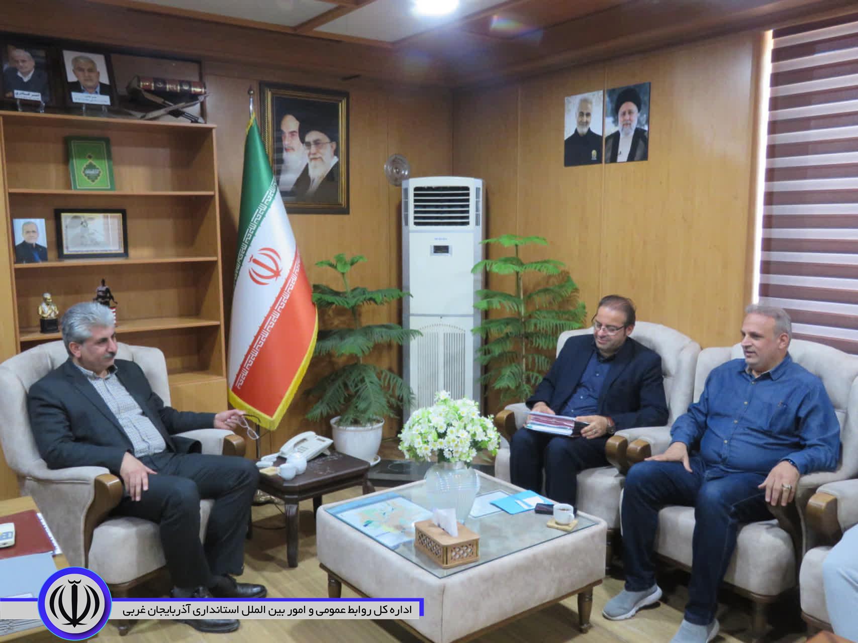 دیدار مسئول و اعضای مرکز نیکوکاری رستگاران با فرماندار ویژه شهرستان مهاباد