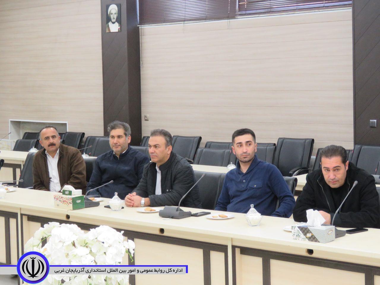 اولین نشست صمیمی فرماندار جدید شهرستان مهاباد با کارکنان فرمانداری