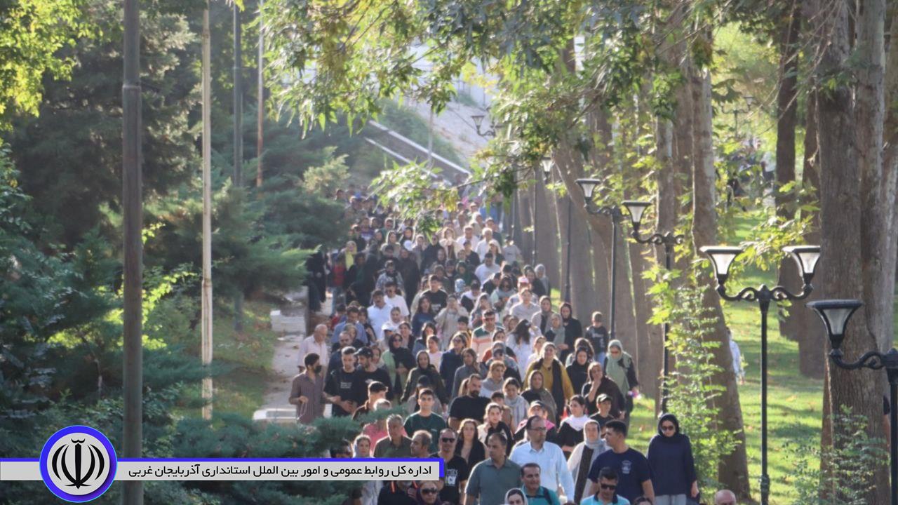 همایش بزرگ پیاده‌روی خانوادگی در شهرستان مهاباد برگزار شد