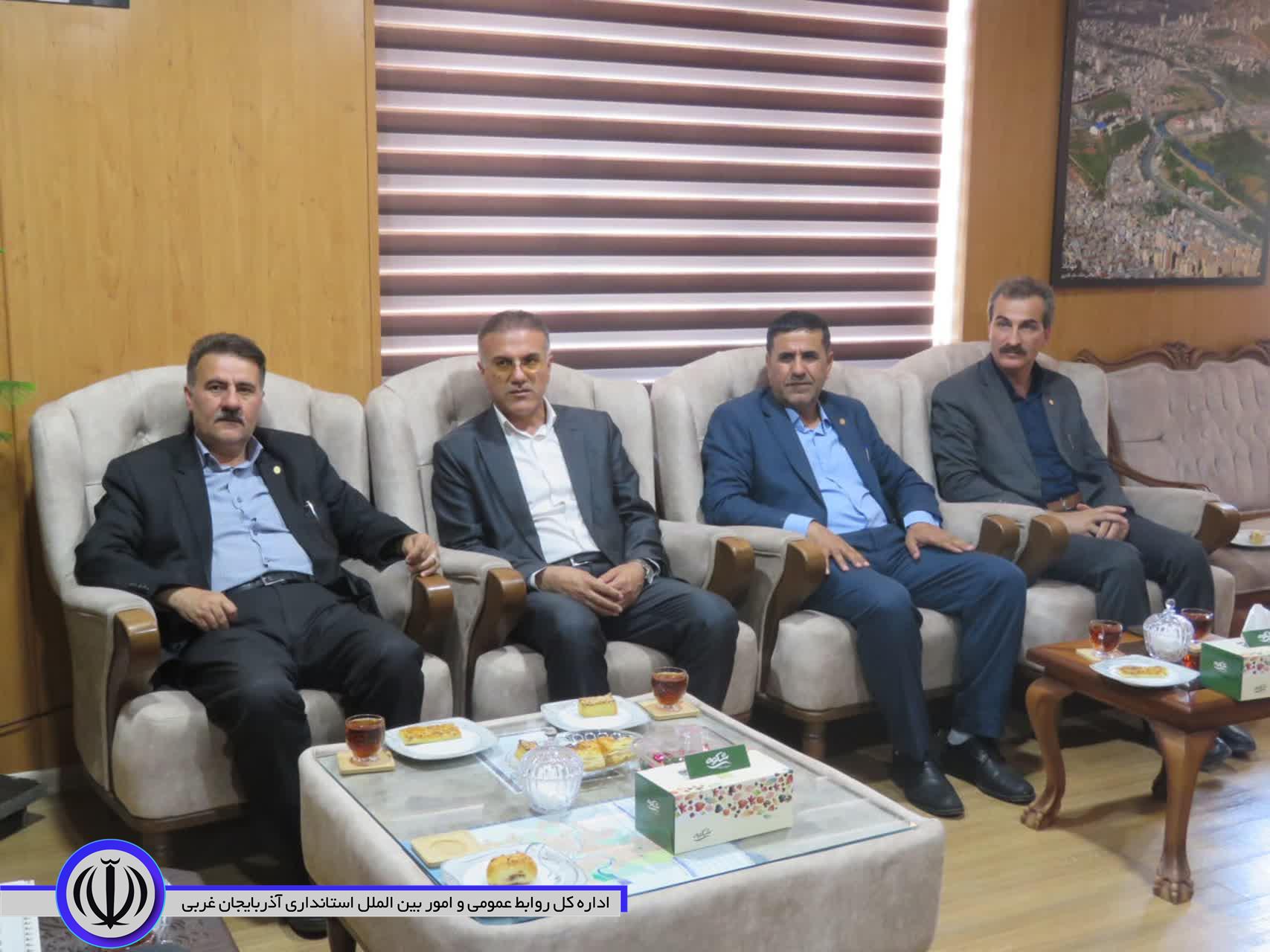 دیدار روسای بانکهای ملی،سپه،کشاورزی و تجارت با فرماندار ویژه مهاباد