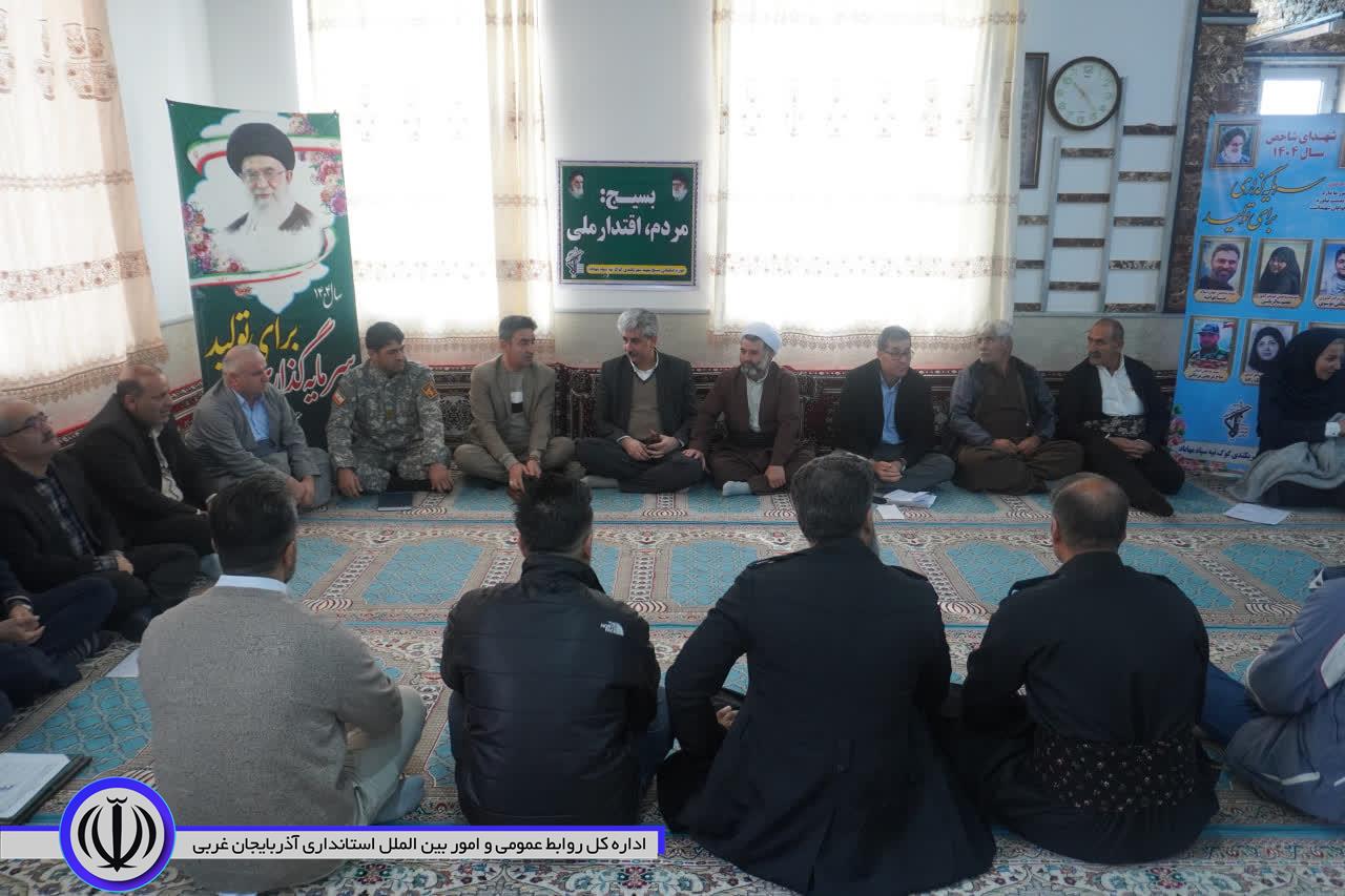 برپایی میزخدمت مسئولان در روستای لج مهاباد