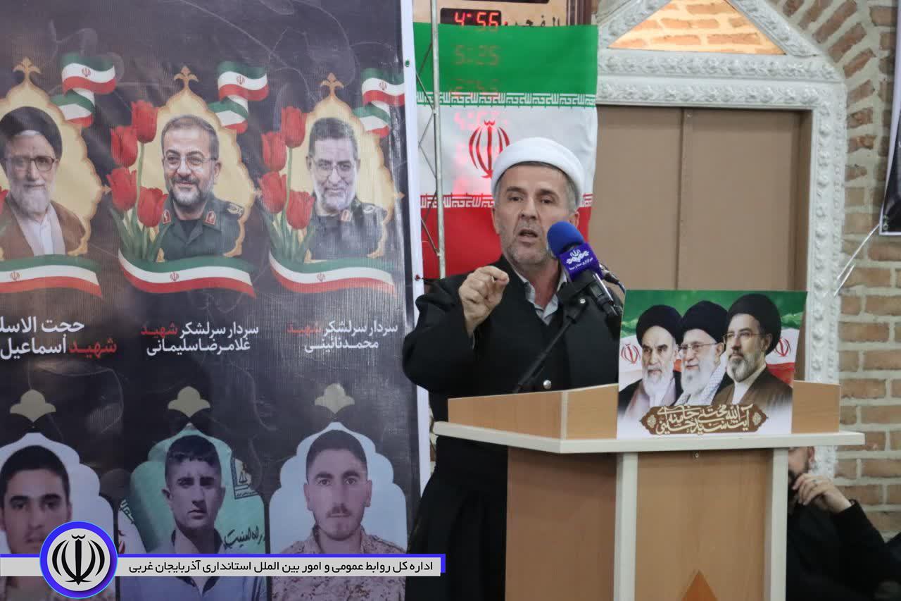 برگزاری آیین بزرگداشت امام شهید امت اسلامی و شهدای جنگ رمضان در مهاباد