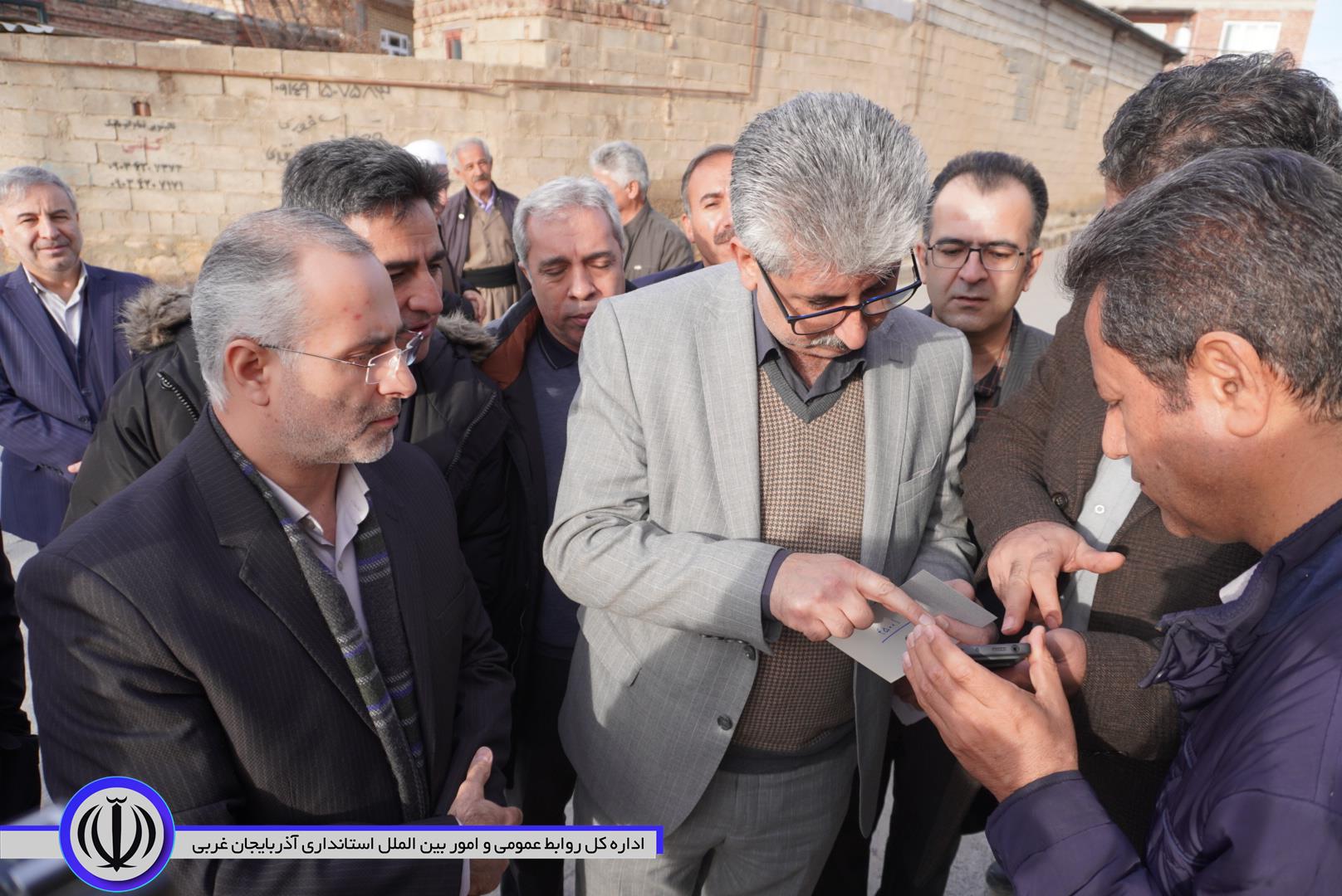 نصب نخستین پلاک کدپستی هوشمند روستایی در آذربایجان‌غربی اجرا شد