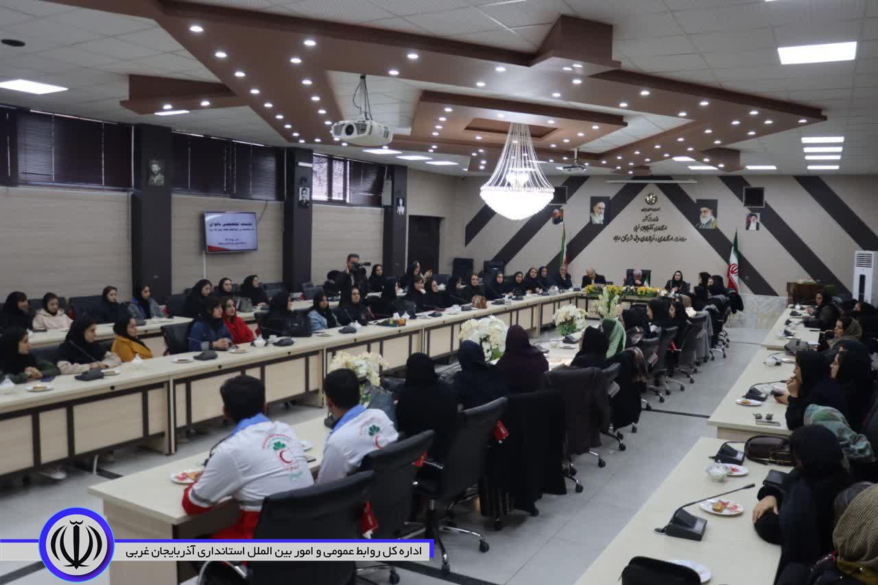 نشست تخصصی بانوان به مناسبت گرامیداشت هفته زن و روز مادر
