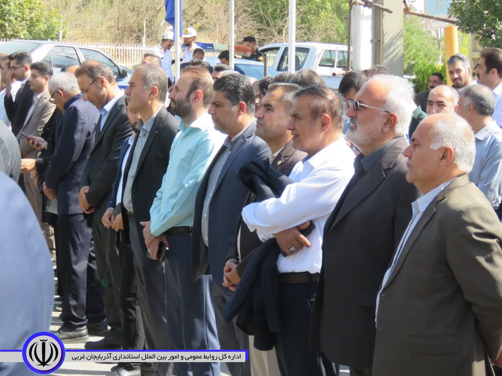 غبارروبی و گلباران مزار شهدای مهاباد