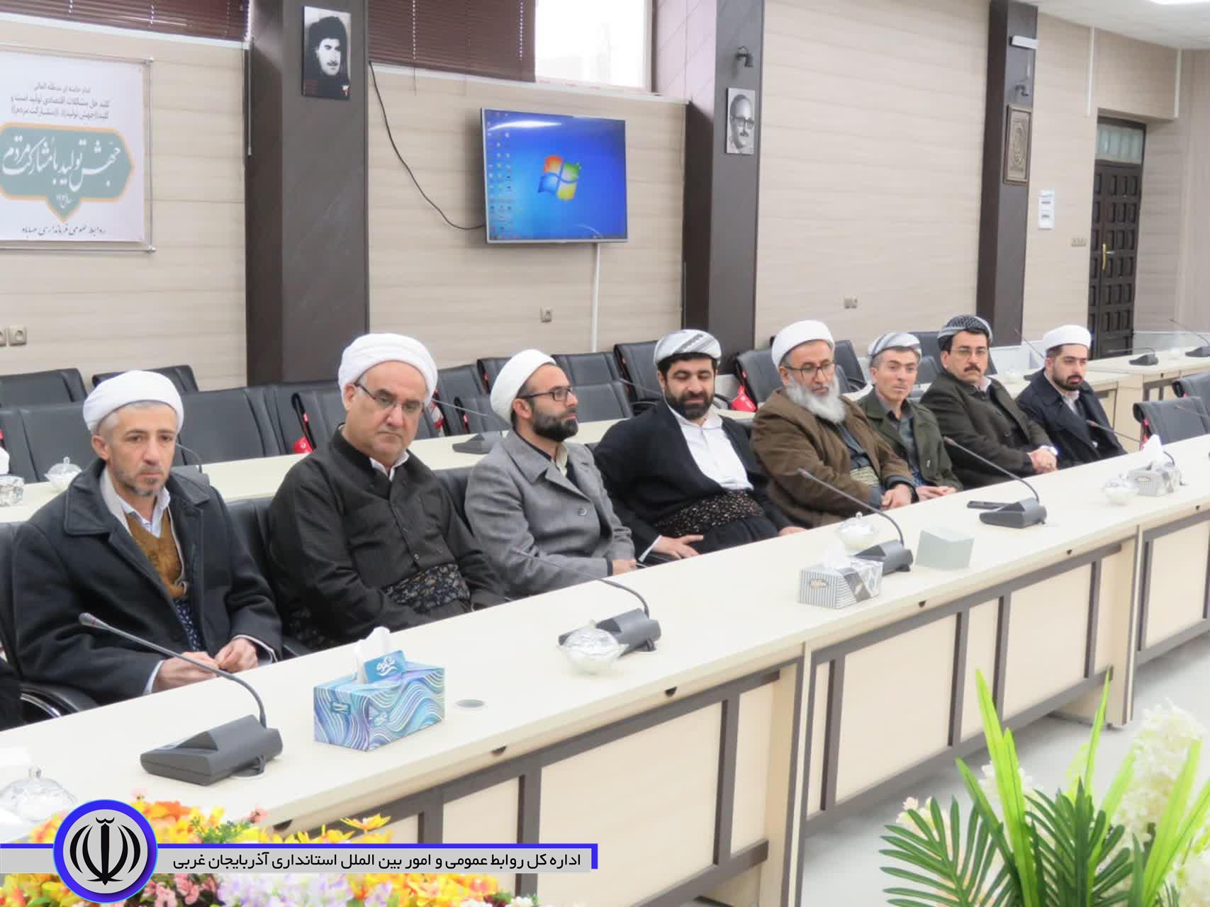 دیدار جمعی از ماموستایان آیینی و امامان جماعت مساجد سطح شهر با سرپرست فرمانداری مهاباد