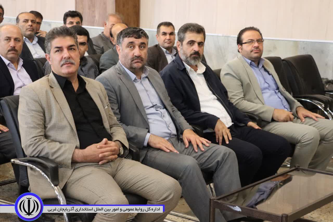 فرماندار مهاباد: کارمندی فرصتی مغتنم برای خدمتگزاری به مردم است