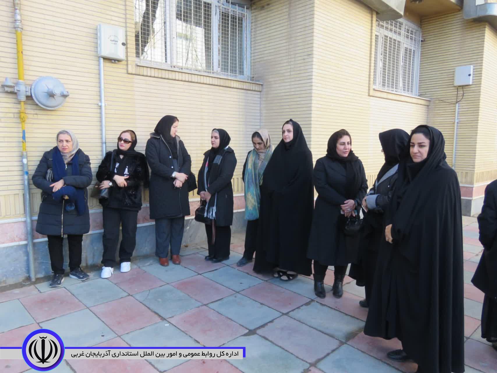اهدای 21 سری جهاز به نوعروسان زیر پوشش کمیته امداد امام خمینی مهاباد