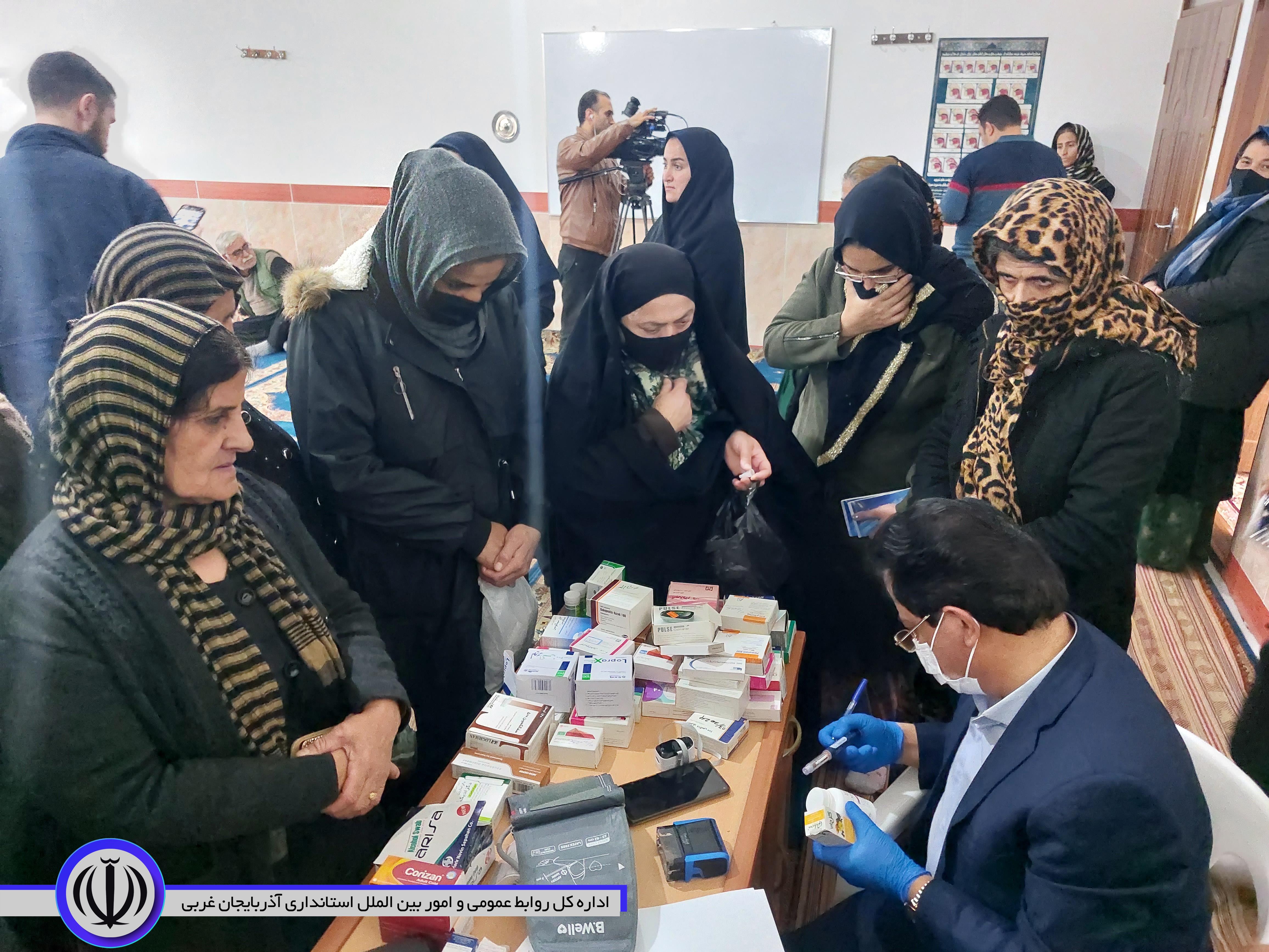 برگزاری میز خدمت دستگاههای اجرایی خدمات رسان در محله پشت تپ مهاباد
