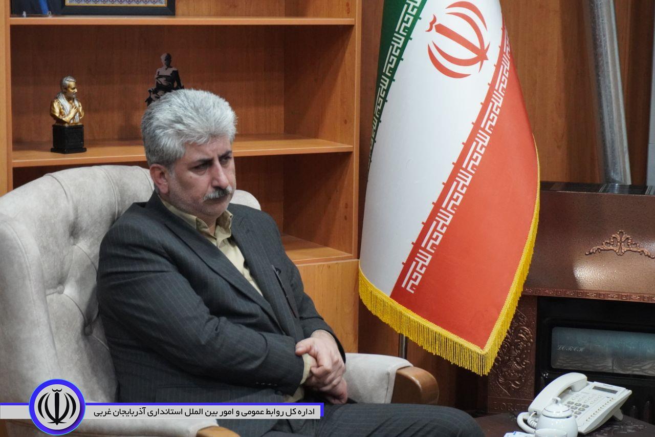 تجلیل فرماندار ویژه مهاباد از سرگل علیزاده مربی تیم ملی والیبال دختران