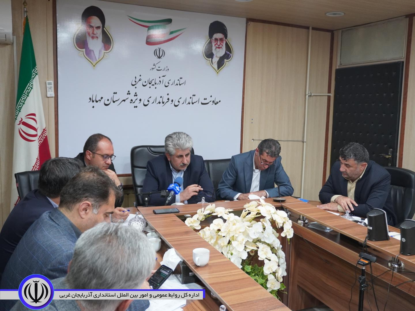 جلسه بررسی وضعیت آب و فاضلاب در مهاباد