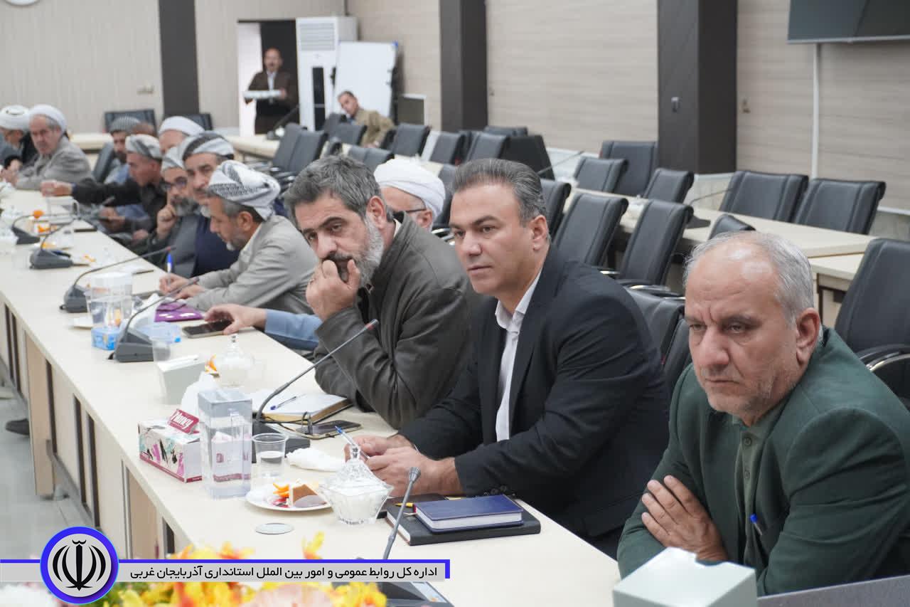 نشست هم اندیشی روحانیون و بررسی مشکلات موقوفات مهاباد