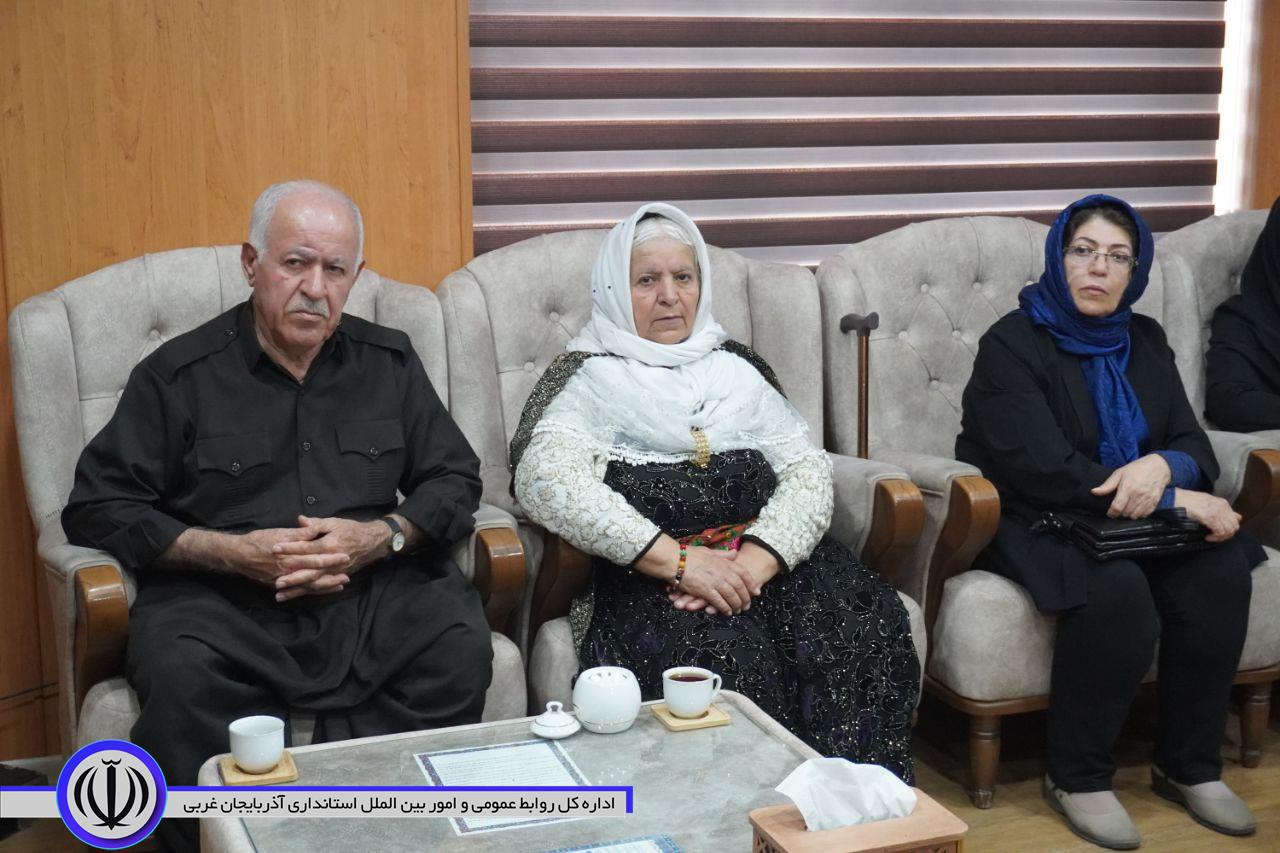 تجلیل فرماندار ویژه مهاباد از سرگل علیزاده مربی تیم ملی والیبال دختران