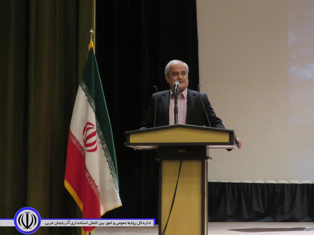 فرماندار مهاباد: نظام توجه ویژهای به مشکلات کارگران دارد