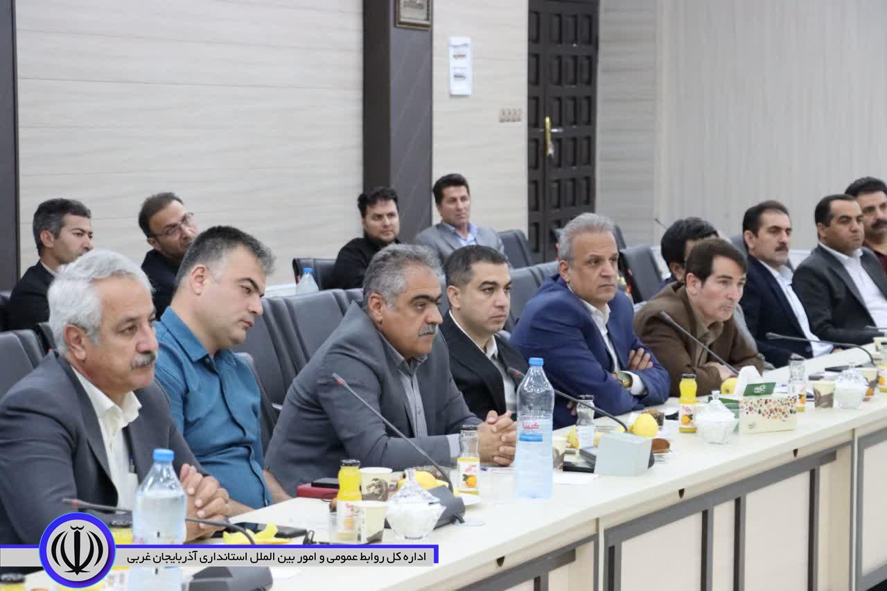 نشست اتاق بازرگانی استانی با فعالان اقتصادی مهاباد