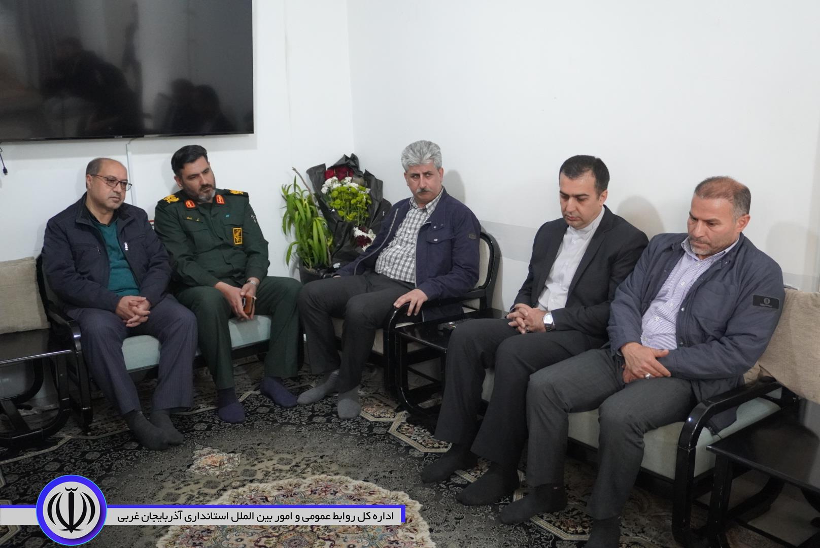 دیدار مسوولان مهابادی با 2 خانواده شهید و جانباز جنگ رمضان