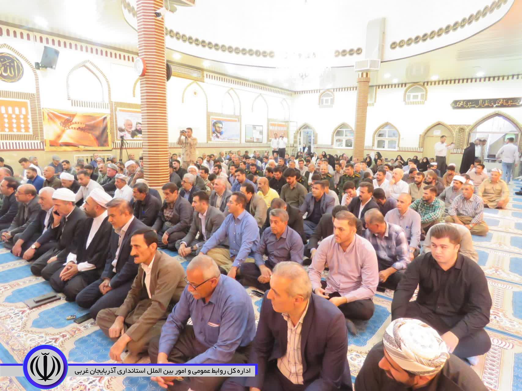 تجلیل از امامان جماعت، فعالان قرآنی و خادمان مساجد مهاباد
