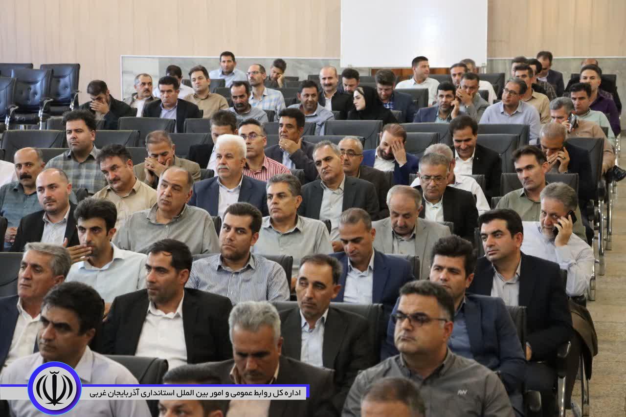 فرماندار مهاباد: کارمندی فرصتی مغتنم برای خدمتگزاری به مردم است