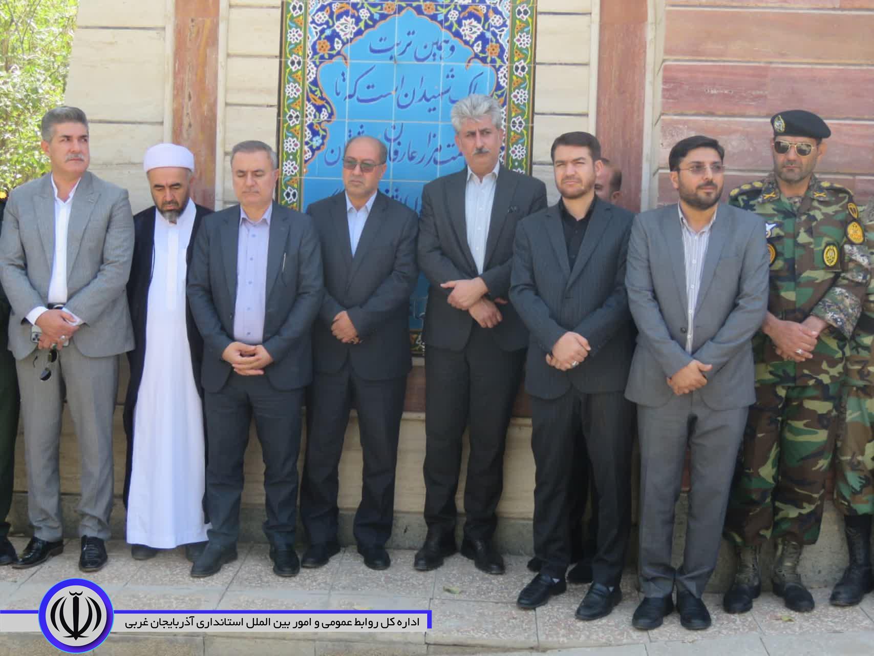 گلباران و غبار روبی مزار شهدا در مهاباد به مناسبت سالروز بازگشت آزادگان به میهن اسلامی