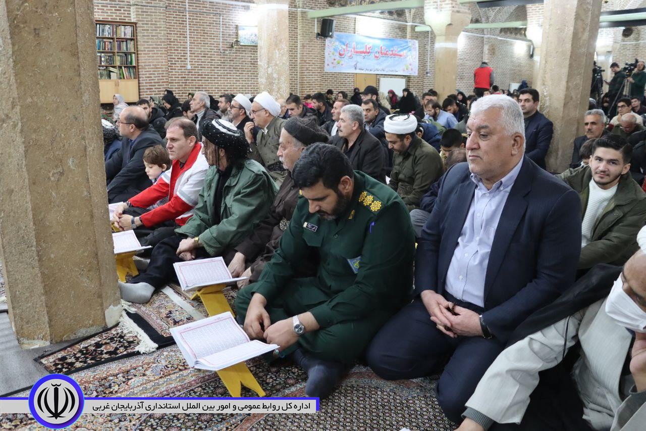 محفل انس با قرآن کریم در قالب کاروان قرآنی در مهاباد برگزار شد