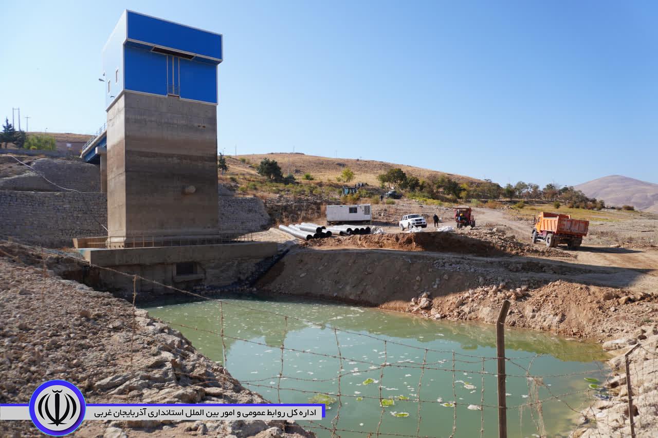 ساخت سکوی تازه برای برج آبگیر از سد مهاباد آغاز شد