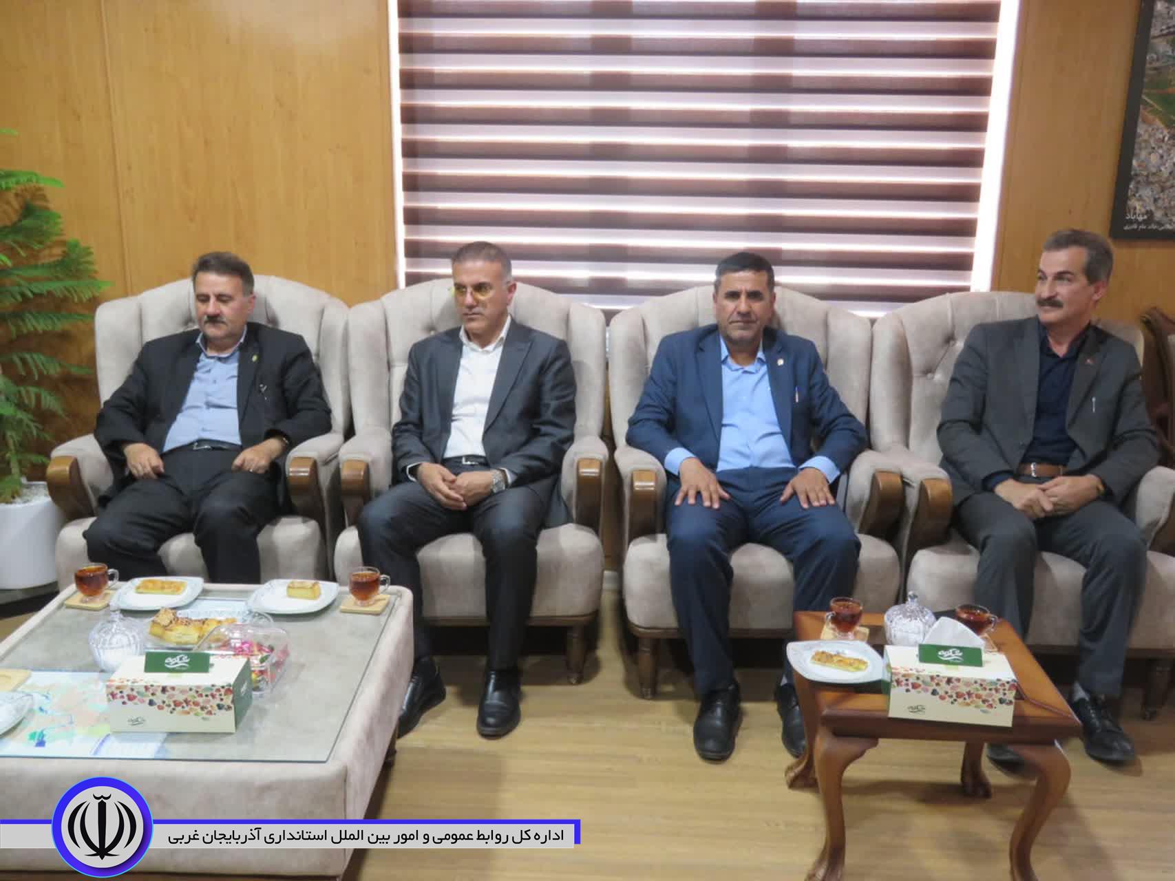 دیدار روسای بانکهای ملی،سپه،کشاورزی و تجارت با فرماندار ویژه مهاباد