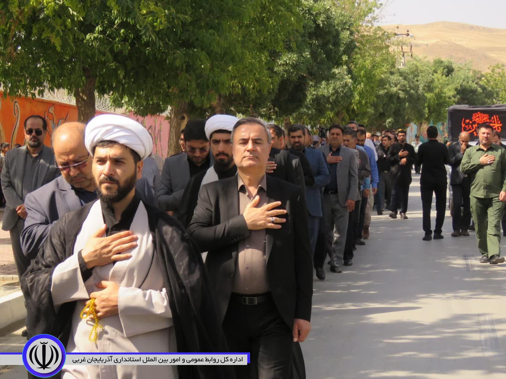 پرچم عزای حسینی در مهاباد برافراشته شد