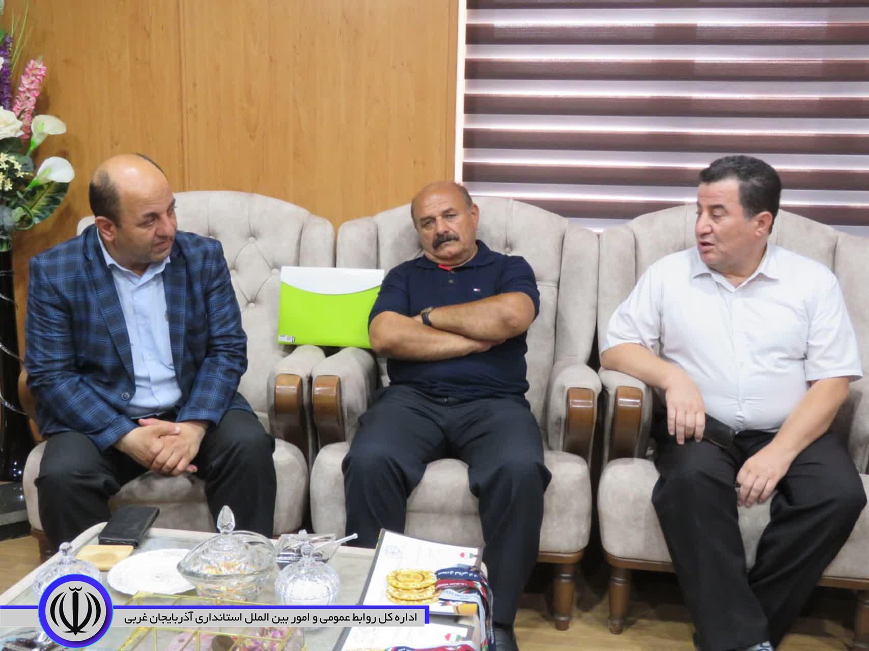 قهرمانان وزنهبرداری در مهاباد مورد تجلیل قرار گرفتند