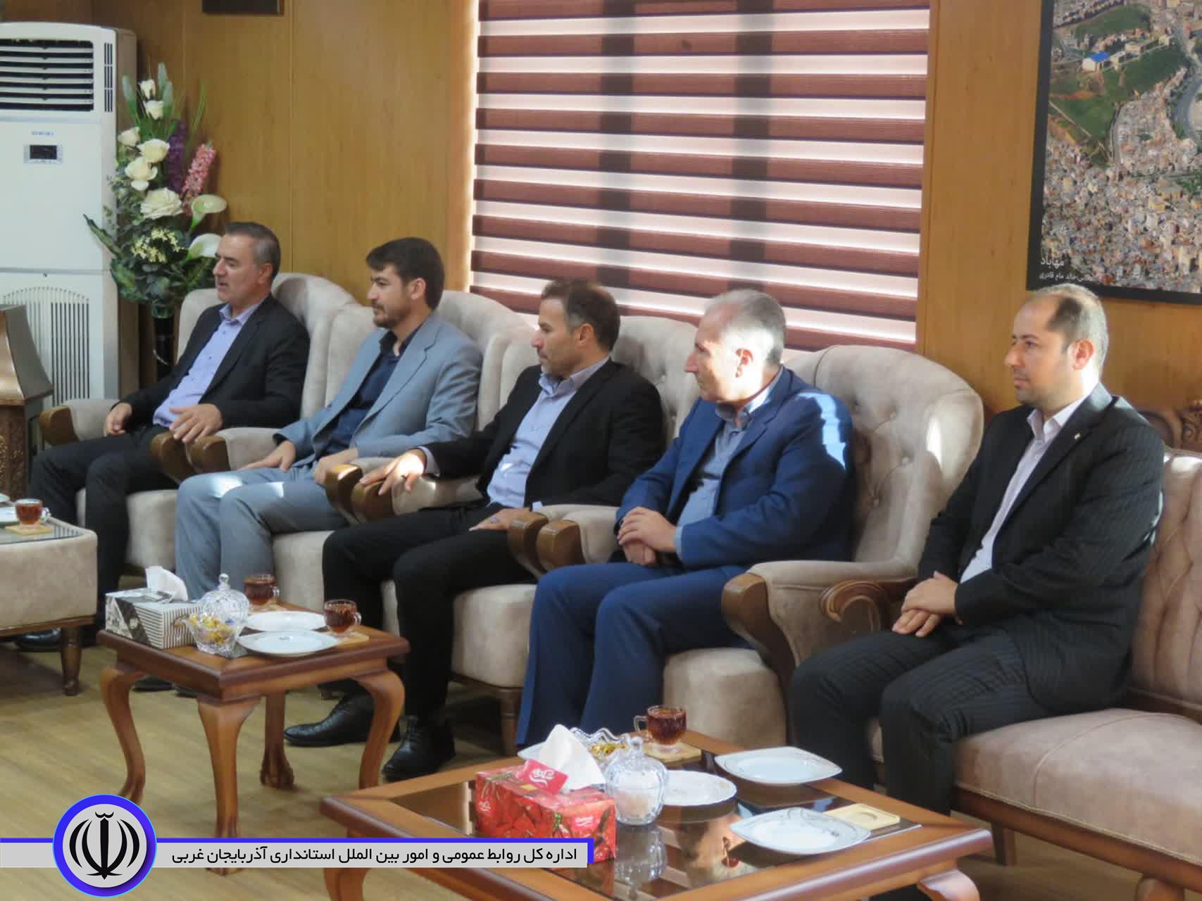 دیدار مقامات قضایی شهرستان با فرماندار ویژه مهاباد به مناسبت هفته دولت