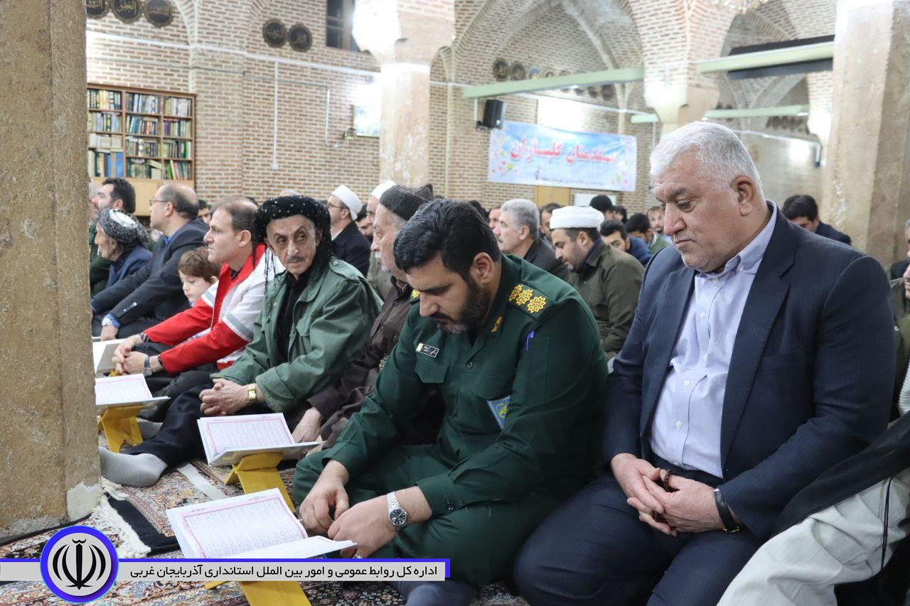 محفل انس با قرآن کریم در قالب کاروان قرآنی در مهاباد برگزار شد