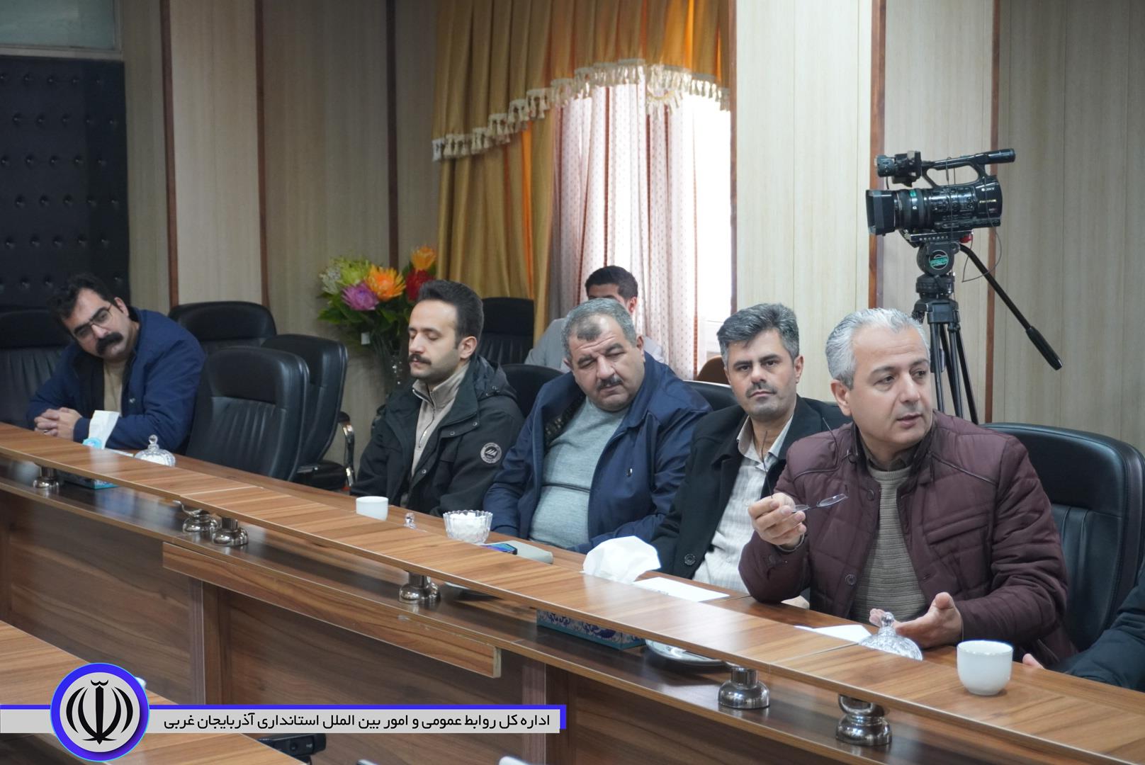 دعوت فرماندار مهاباد از بازاریان برای بهره‌گیری از رویه جدید کولبری