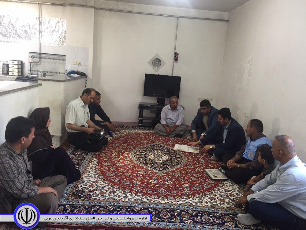 اهداء حکم مستمری بگیر 2 نفر از بیمه شدگان صندوق بیمه اجتماعی کشاورزان،روستاییان و عشایر توسط بخشداری مرکزی مهاباد